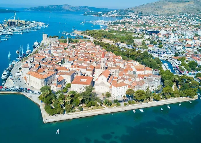 Magnolia 4* Luxury In Town Center * Trogir