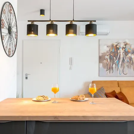 Magnolia 4* Luxury In Town Center 트로기르